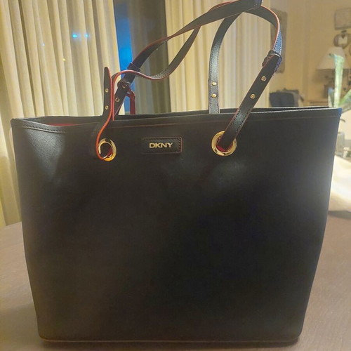 DKNY shoulder bag black leather genuine like new