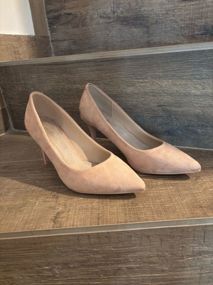 Suede powder pumps like new size 37