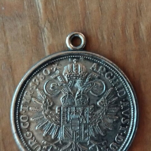 Vintage Austria pendant ARCHID·AVST·DUX·BURG·CO·TYR·1780·X Maria Theresia like new