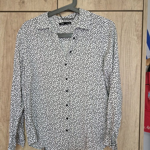 Sinsay shirt xs with wide fit like new
