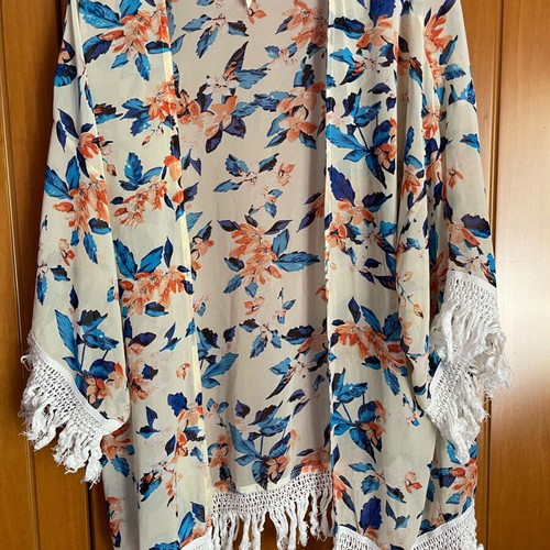 Kimono used with flowers and fringes one size beige multicolor