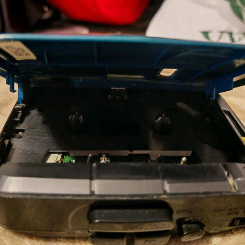 Sony Walkman WM-FX119 used functional with headphones