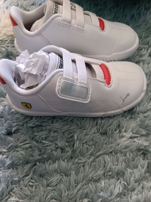 Puma×Ferrari Driftcat white shoes like new, size 24
