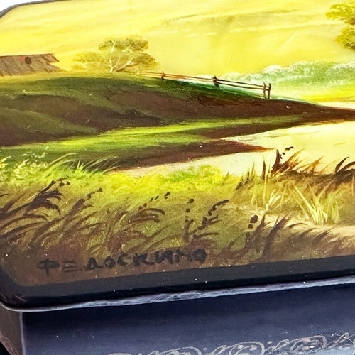 Fedoskino decorative box handmade like new with mother of pearl