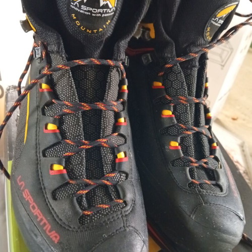 La Sportiva Trango Tower Extreme GTX hiking boots size 44, black yellow
