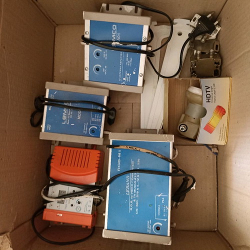 TV mounts used, fixed and wall-mounted pack with cables
