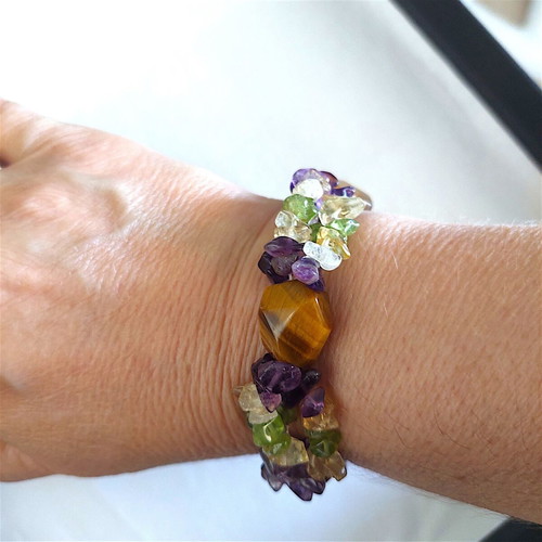 Elastic Bracelet with Tiger Eye and Semi-Precious Stones handmade, like new