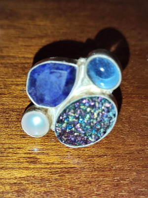 Statement ring like new with 3 semi-precious stones and pearl
