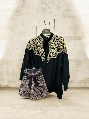 Anna Samouka black shirt with gold embroidery M like new