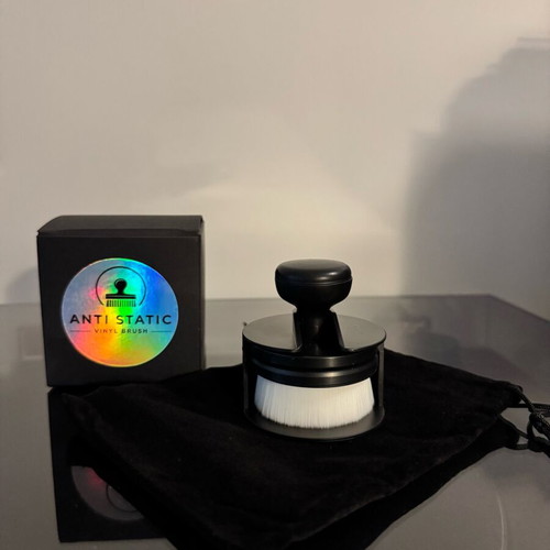 Antistatic vinyl brush like new with case