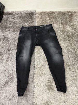 Damage Jean black XL like new