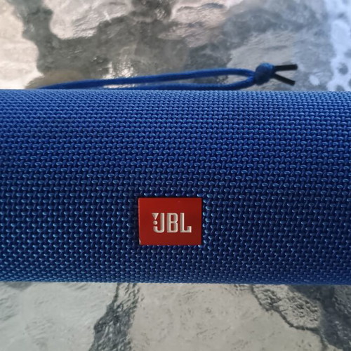 JBL Flip 3 Bluetooth speaker like new, blue color