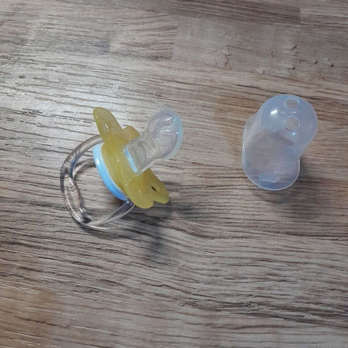 Mr Brown pacifiers new, set of 4, unused