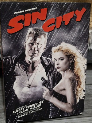 Sin City DVD колекционерско издание като ново със slipcover и субтитри