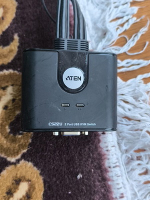 Kvm switch 2 port like new for connecting 2 PCs to one monitor