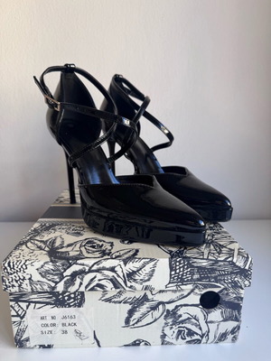 Alta Moda Black Patent Leather Pumps Size 38 Like New, 12cm Heel
