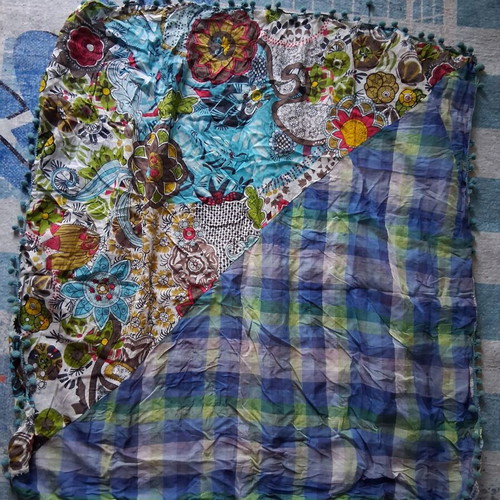 Multicolored scarf like new with pom poms
