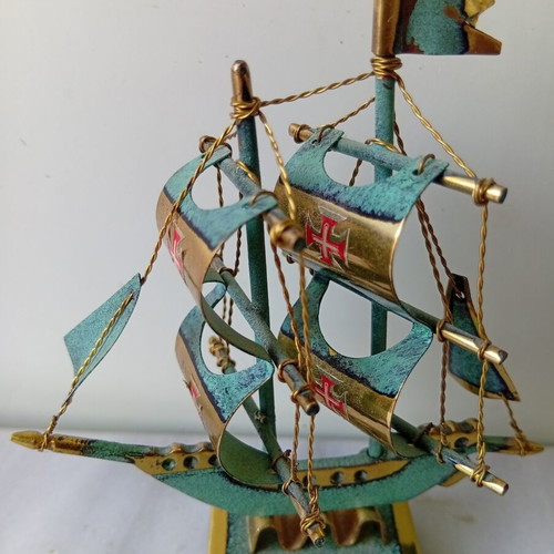 Brass Sailing Ship Model like new, 11 x 9.5 cm