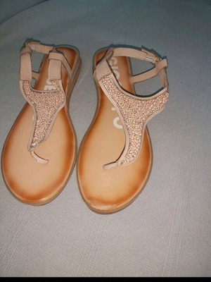 Gioseppo beige sandals used with 3 cm gold heel and decorative stones