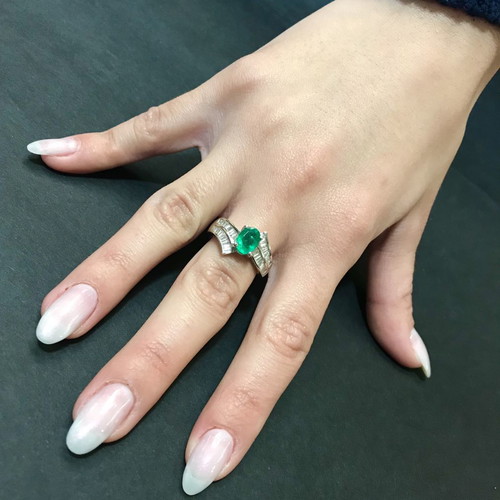 18k ring with Colombian emerald and brilliant diamonds new