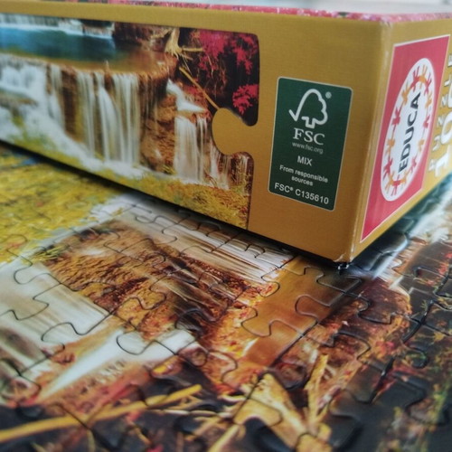 Educa puzzle 1000 pieces used with waterfall theme