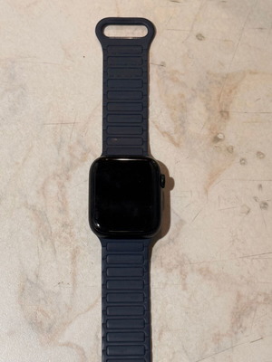 Apple Watch Series 8 45mm used watch