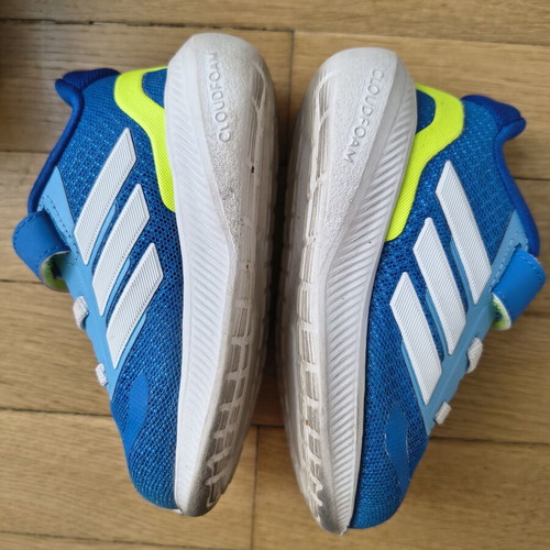 Adidas baby shoes size 21