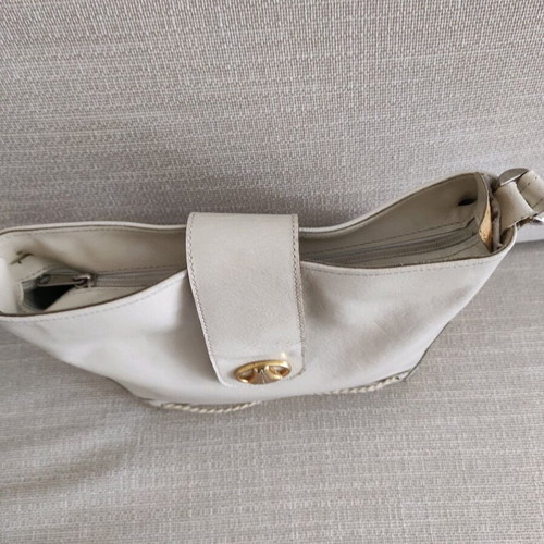 Leather bag used 17x23 cm with zipper and clasp