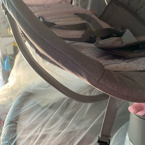 Relax baby electric rocker with melodies and remote control like new