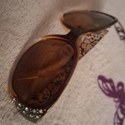 Women's brown sunglasses new with zircon and engraving
