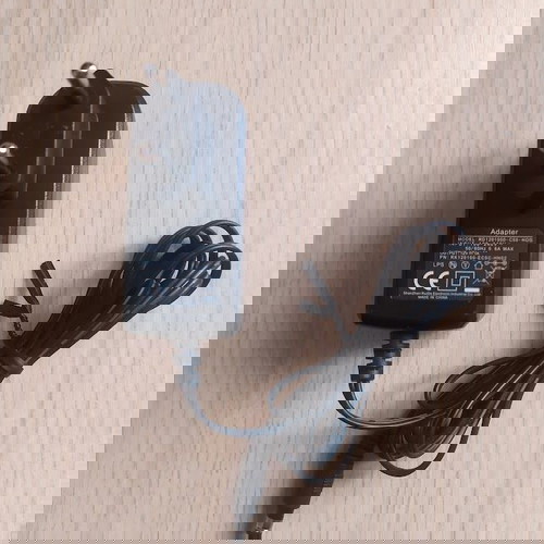 Адаптер 12V 1A модел RD 1201000-C55-HOG като нов