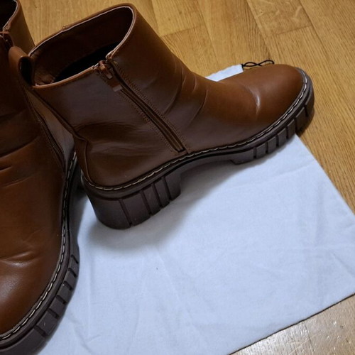 Only Brown Tampa Boots Size 40 Used, Elastic Slightly Worn