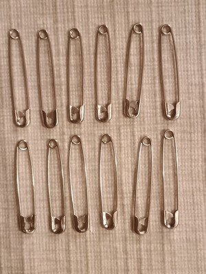 Set of 12 stainless steel safety pins, 6 cm each