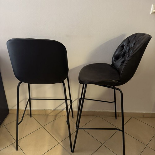 Stools leather capitonne like new, height 1.12m, width 56cm, depth 48cm