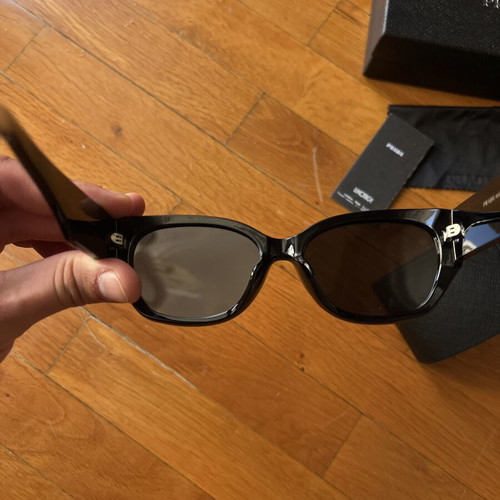 Prada sunglasses like new, black