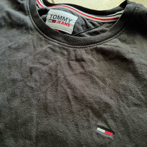 Tommy Hilfiger t-shirt used, size XL, black