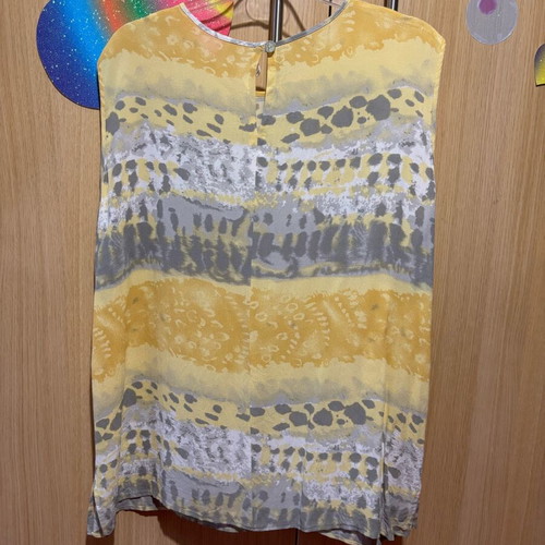 Top like new, size XXXL, gray and yellow
