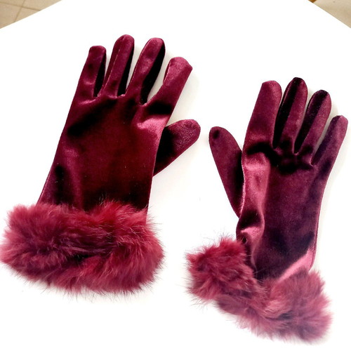 Velvet gloves burgundy with fur trim like new