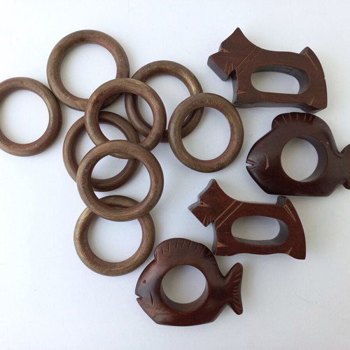 Set of 12 wooden napkin rings like new