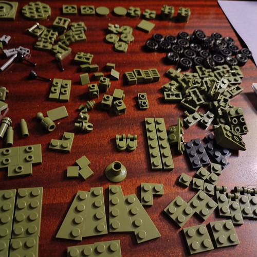 Building Blocks set of 10 mini builds combine to large tank like new