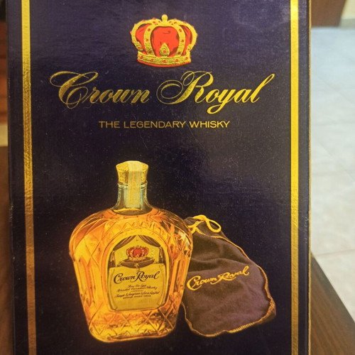 Crown Royal Fine De Luxe 750ml vintage sealed with box and pouch