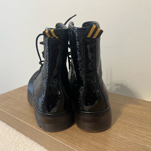 Boots with sequins like new, size 40, black