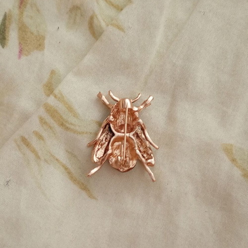 Bee brooch with white wings new
