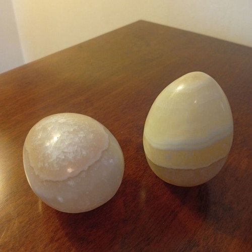 Onyx eggs like new, set of two, 7.5×5 cm