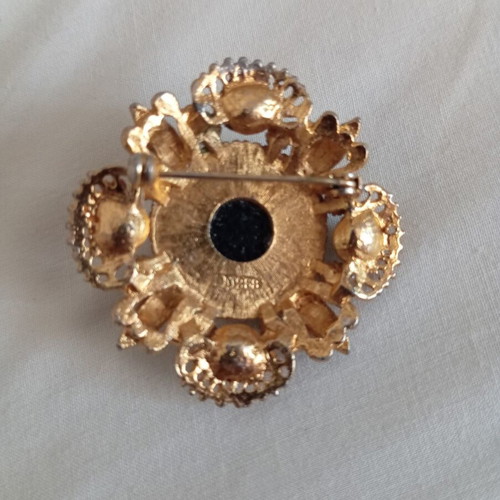 Sphinx A1288 vintage brooch like new