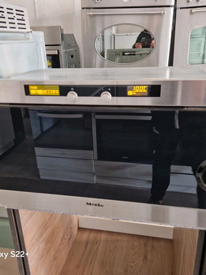 Miele DG2661 Built-in Steam Oven like new