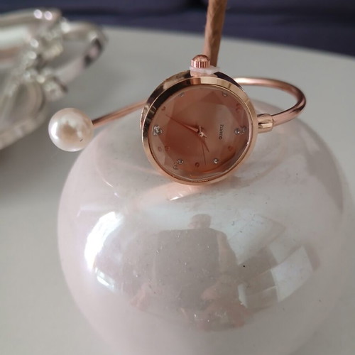 Rose Gold Women's Bracelet Watch with Pearl, Quartz