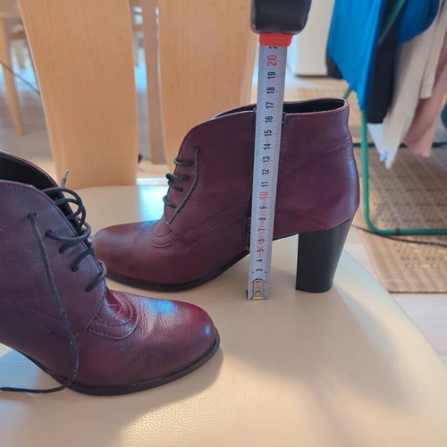 Davos Gomma leather ankle boots size 37 like new, red