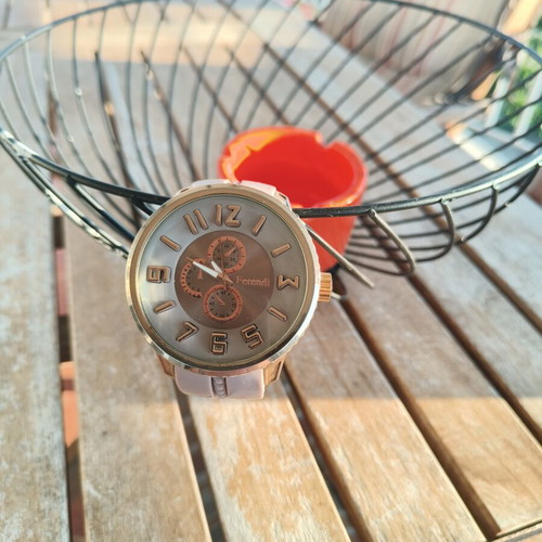 Ferendi women's wristwatch beige like new