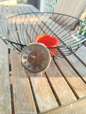 Ferendi women's wristwatch beige like new